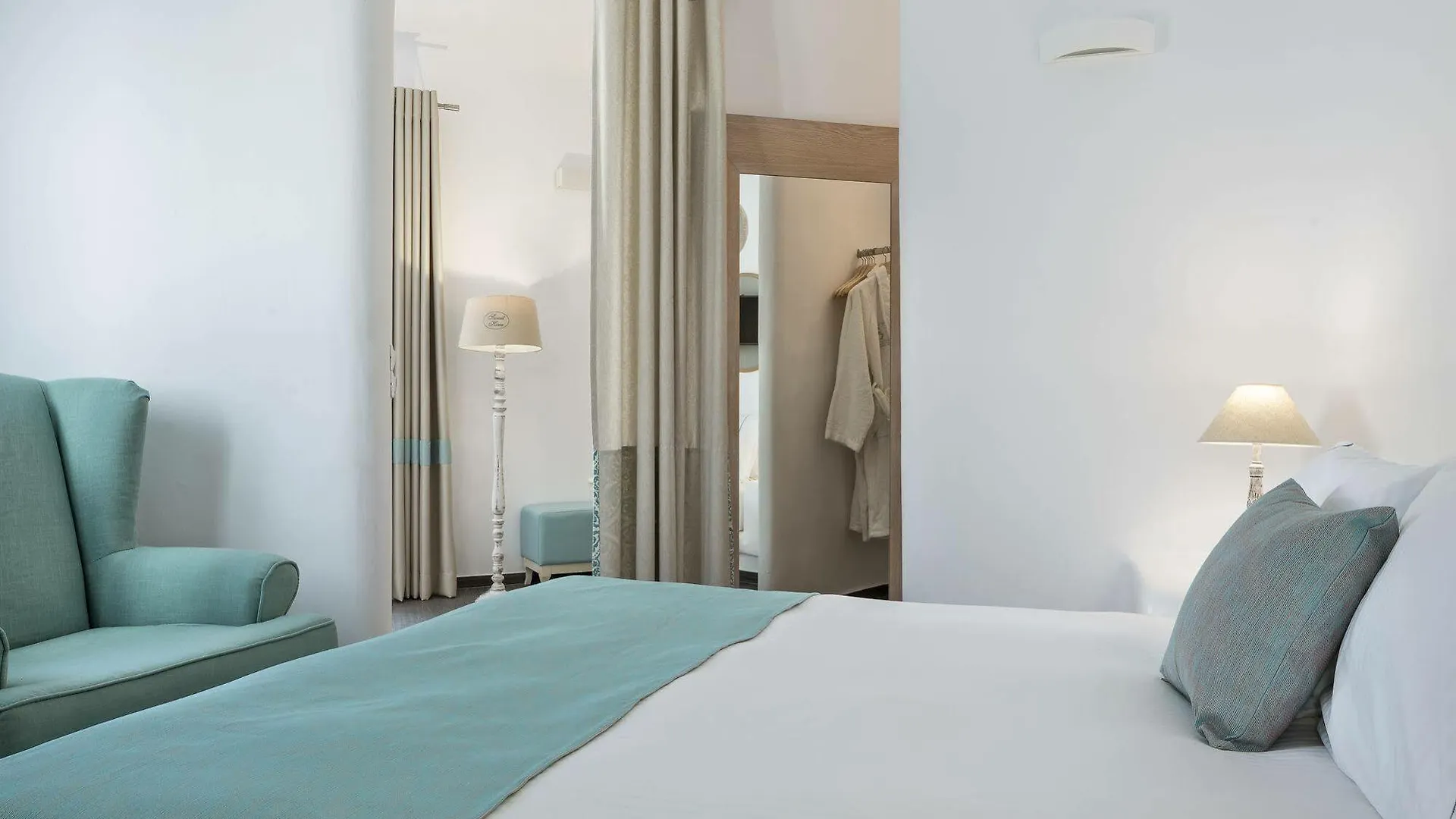 Colours Of Mykonos Luxury Residences & Suites Pszarú 4*,