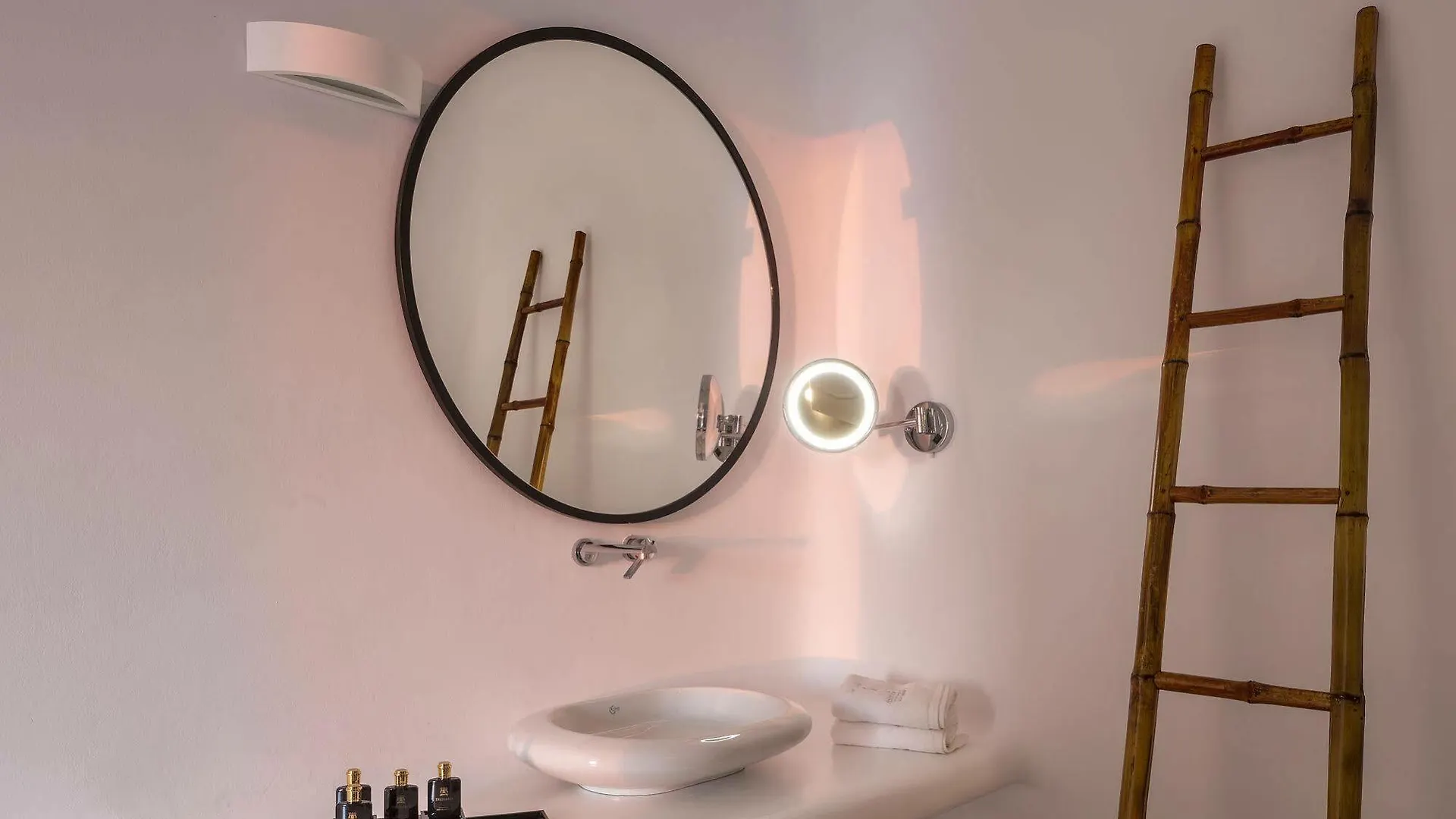 Colours Of Mykonos Luxury Residences & Suites Pszarú 4*,
